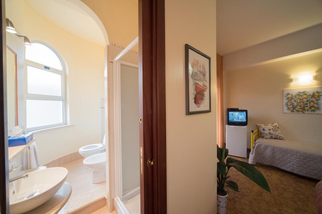 Hotel San Giacomo à SantʼAlessio Siculo Extérieur photo